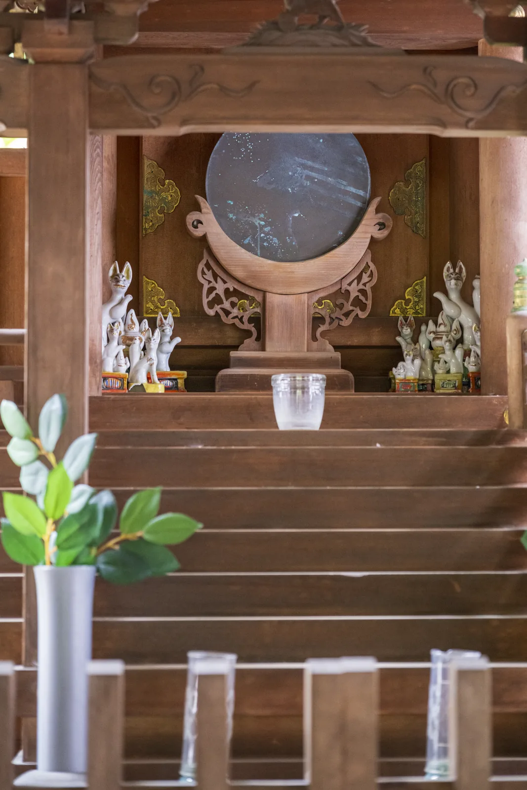 最上稲荷の小祠